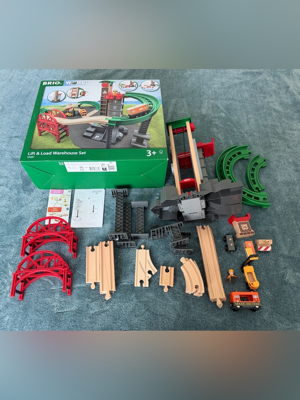 Brio World 33887 Lift & Load Warehouse Set 32 Piece Interactive Toy Vehicle Set